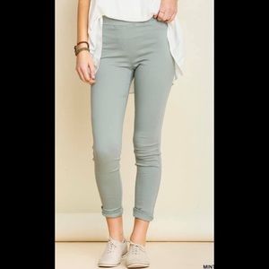 NWT Umgee chino-look leggings